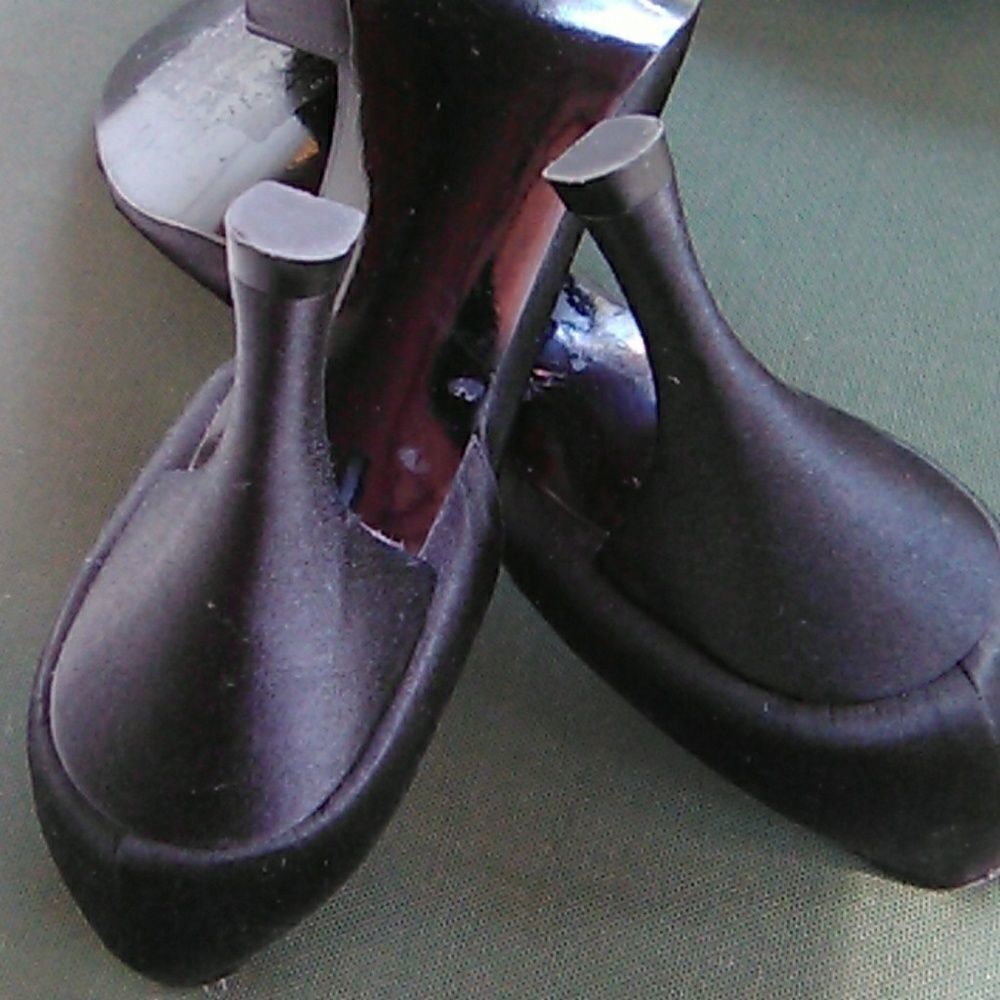 Stuart Weitzman Satin  Embellished Jeweled Heels - Picture 6 of 8